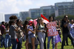 Protestos contra corte na educação