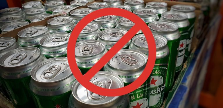 Consumo de bebidas alcoólicas é proibido em bares e restaurantes de BH