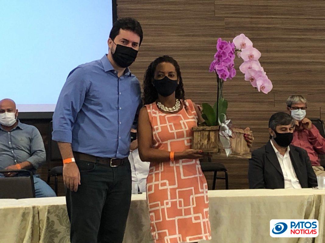 Falcão e Denise Oliveira assumem a presidência da AMAPAR
