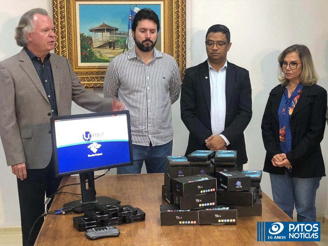 Receita Federal e UFU doam minicomputadores para escolas de Patos de Minas