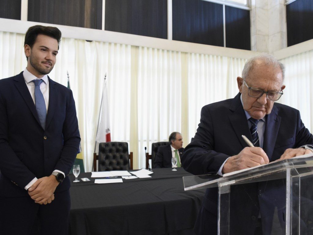Hely Tarqüínio é empossado como deputado estadual