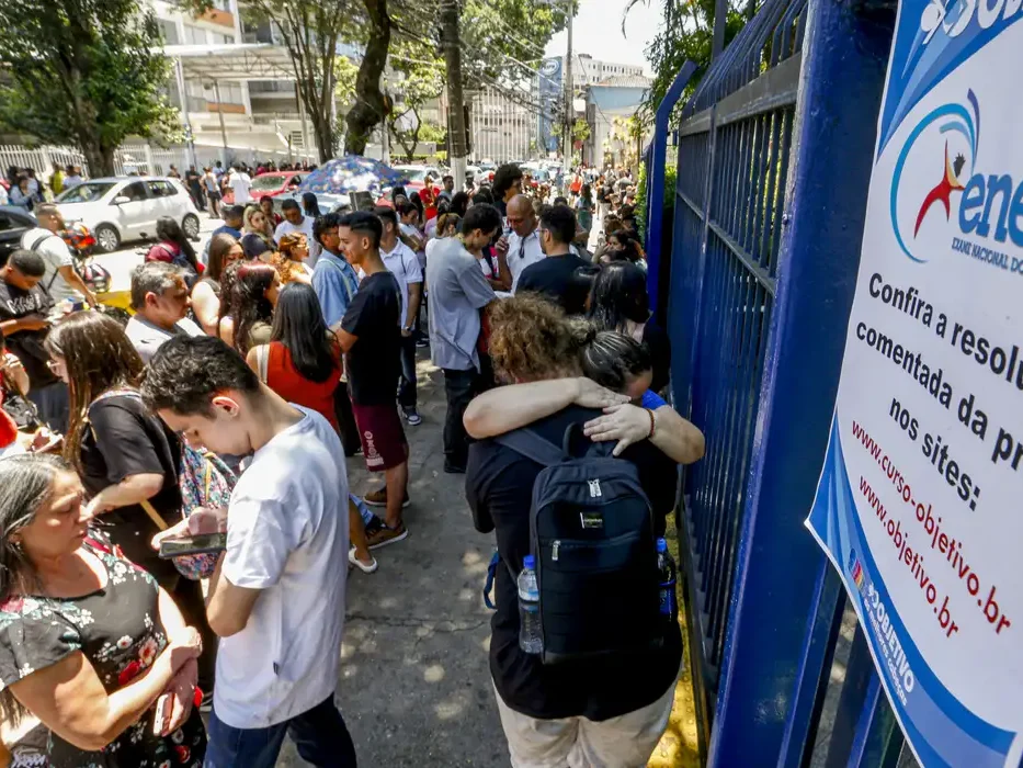 Provas do ENEM começam a ser aplicadas hoje (3); veja o que você precisa saber