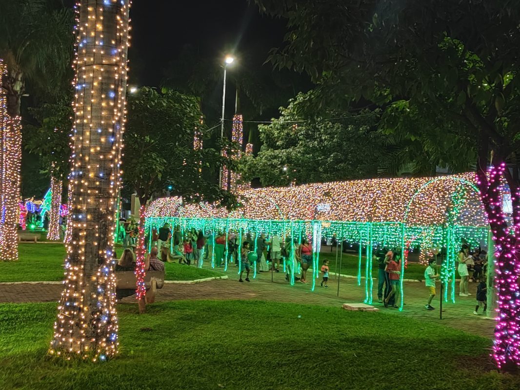 Com inauguração das luzes, Natal é aberto oficialmente em Patos de Minas