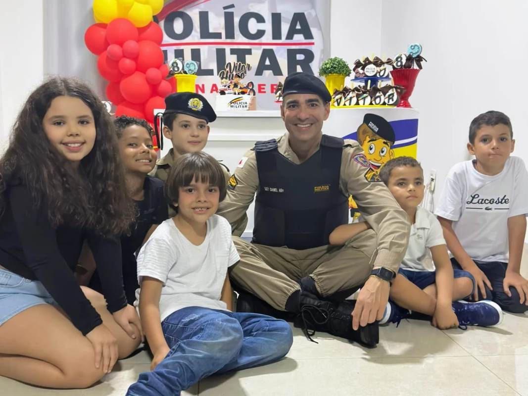 PM faz surpresa em aniversário de menino que sonha ser policial
