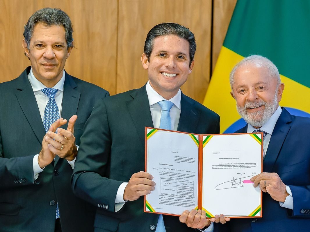 Lula envia ao Congresso proposta de isenção do IR até R$ 5 mil