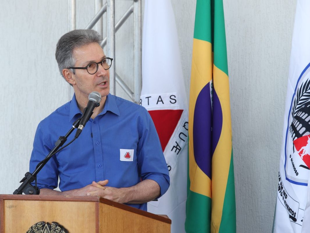 “Enxugando gelo”: Zema critica legislação e enaltece PMMG