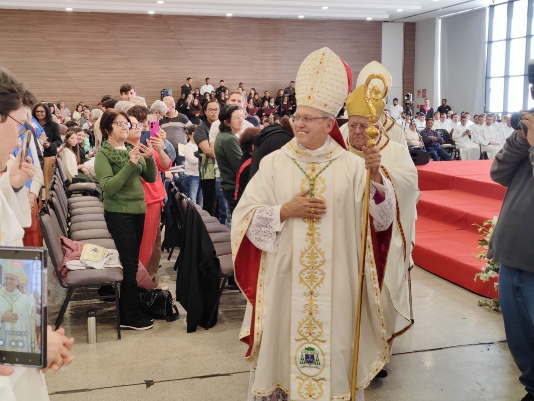 Monsenhor Antônio Carlos Paiva é ordenado Bispo Coadjutor