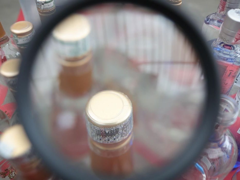 Brasil chega a 16 mortes confirmadas de intoxicação por metanol