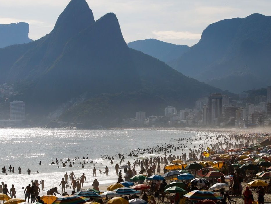 Turismo brasileiro tem faturamento recorde de R$ 185 bi em 2025