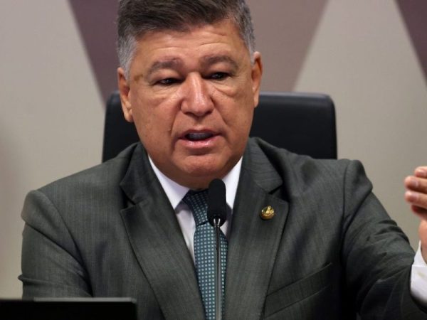 Viana recorre ao STF para obrigar depoimento de Vorcaro na CPMI