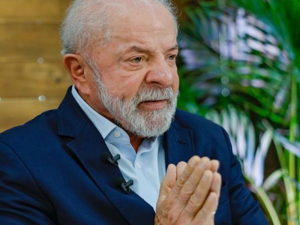 Lula pede mobilização contra "indústria de contar mentiras"