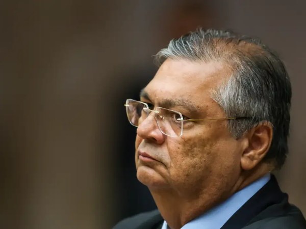 Dino suspende decisão da CPMI do INSS que quebrou sigilos de Lulinha