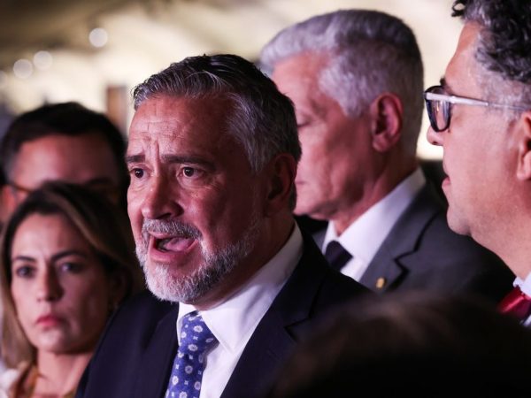 Base do Governo Lula pede indiciamento de Bolsonaro na CPMI do INSS