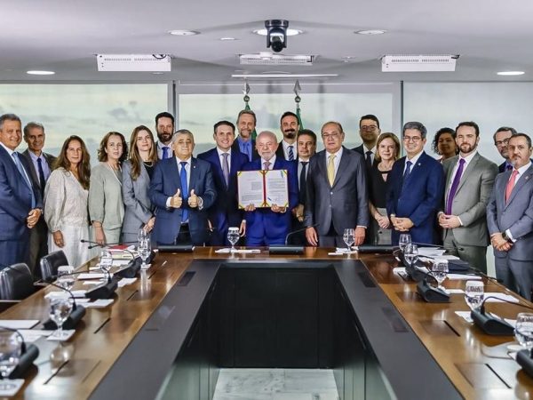 Lula sanciona Lei Antifacção e defende prisão de magnatas do crime