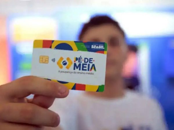 Pé-de-Meia paga incentivos a alunos nascidos em setembro e outubro