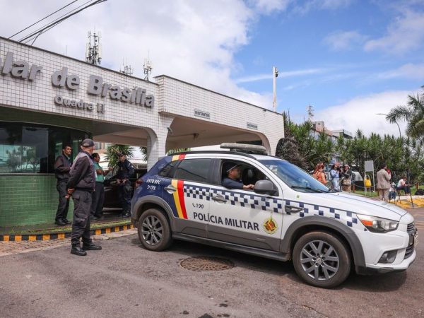 Moraes nega livre acesso de filhos de Bolsonaro à prisão domiciliar
