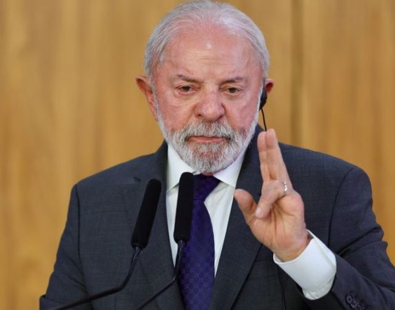 Lula cita preocupação com conflito no Irã e fala em ampliar defesa