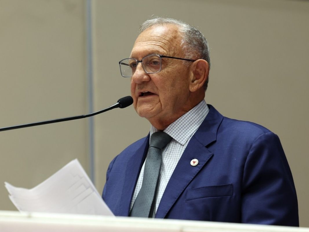 Com 29 anos na ALMG, Hely retoma aposentadoria e mira nas eleições