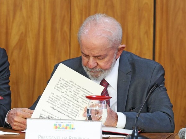 Lula veta lei que reconhece estágio como experiência profissional