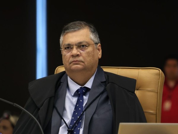Dino pede que Câmara explique viagem de Mário Frias ao exterior