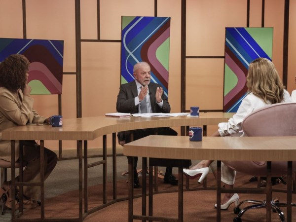 Lula diz que monitora preço dos combustíveis todos os dias