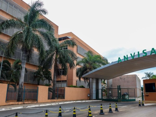 Anvisa determina recolhimento de lotes de antibióticos
