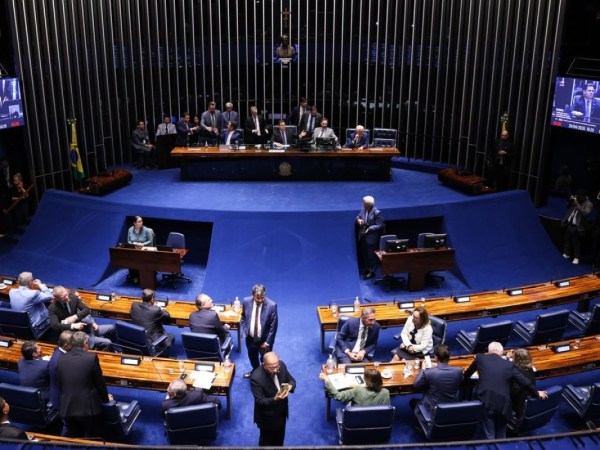 Alcolumbre trava tramitação da PEC do fim da 6x1 no Senado