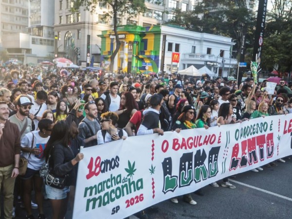 Em São Paulo, manifestantes pedem a legalização da maconha