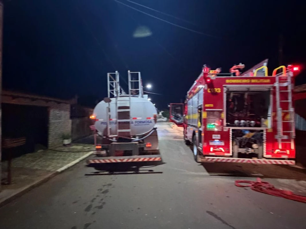 Incêndio atinge casa e compromete estrutura em Lagoa Formosa