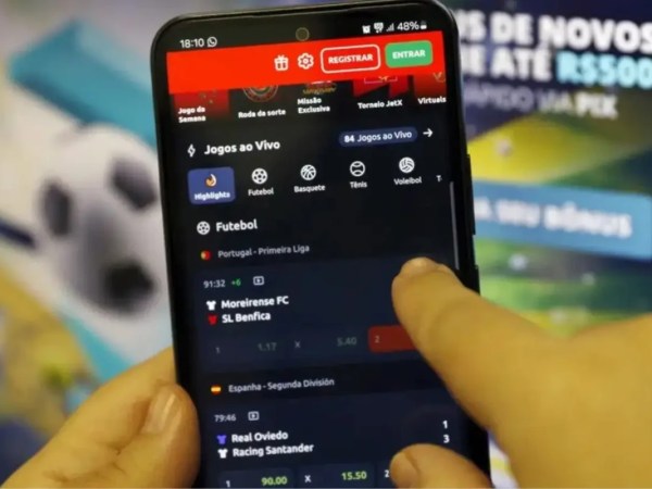 Após governo limitar publicidade, especialistas defendem proibição das bets no Brasil