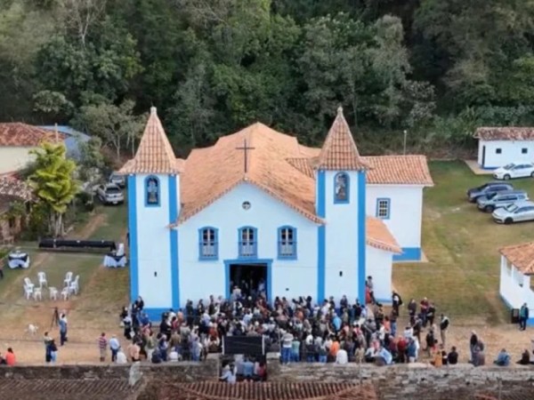 Uma das igrejas mais antigas de Minas reabre