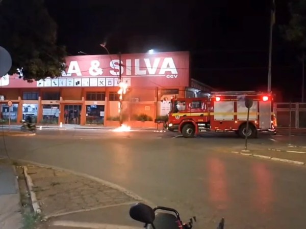 Incêndio em fiação assusta moradores na Avenida Paracatu