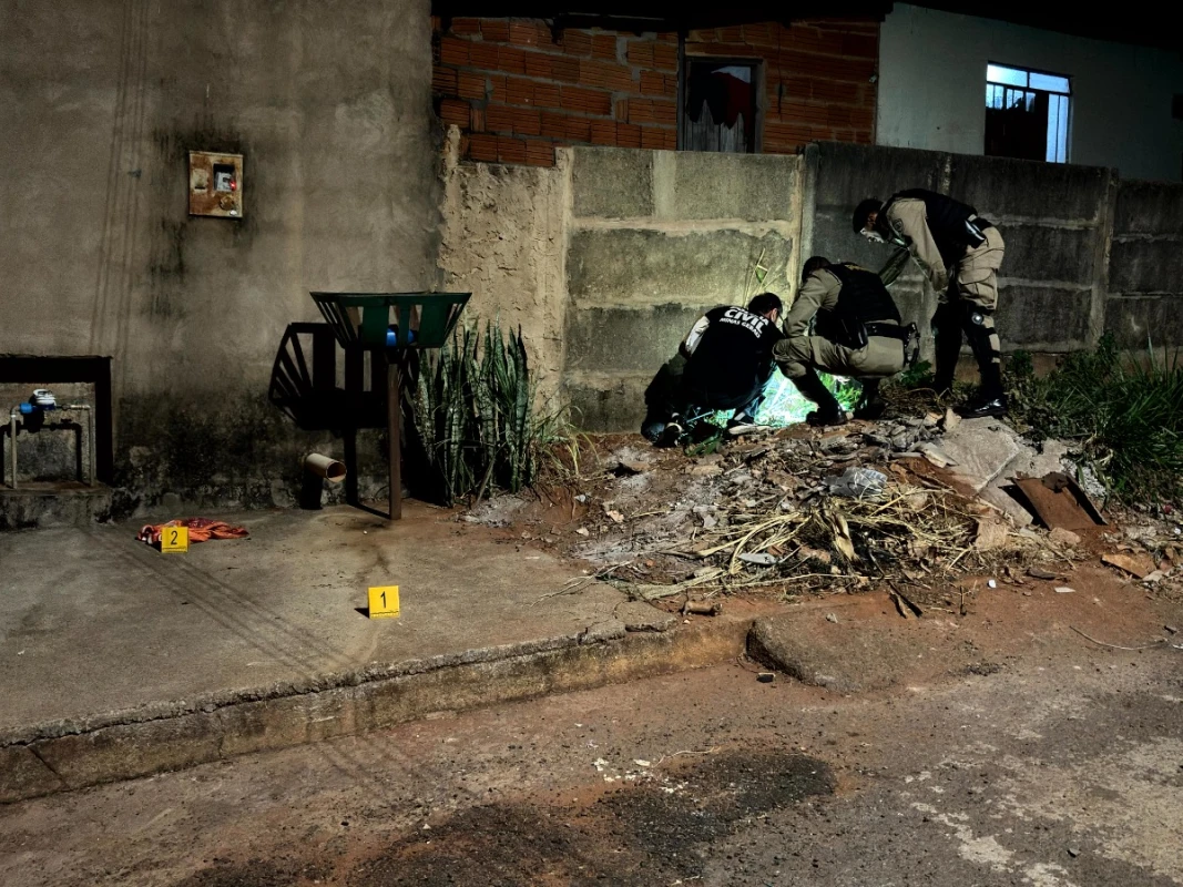 Homem morre após ser esfaqueado e suspeito é preso