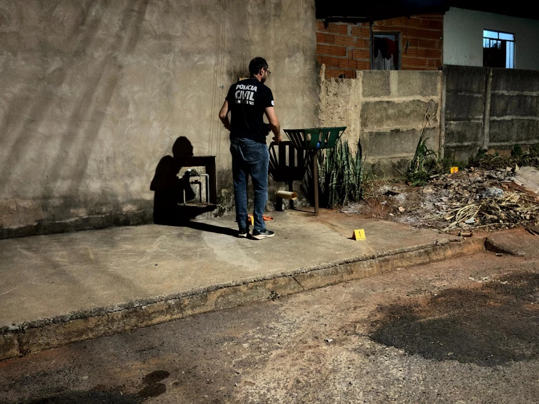 Homem morre após ser esfaqueado e suspeito é preso