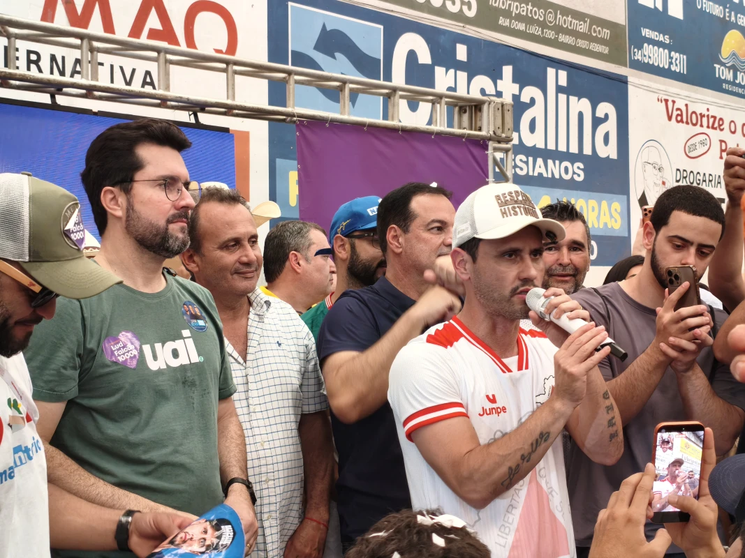 Cleitinho e Falcão lançam campanha em Patos de Minas