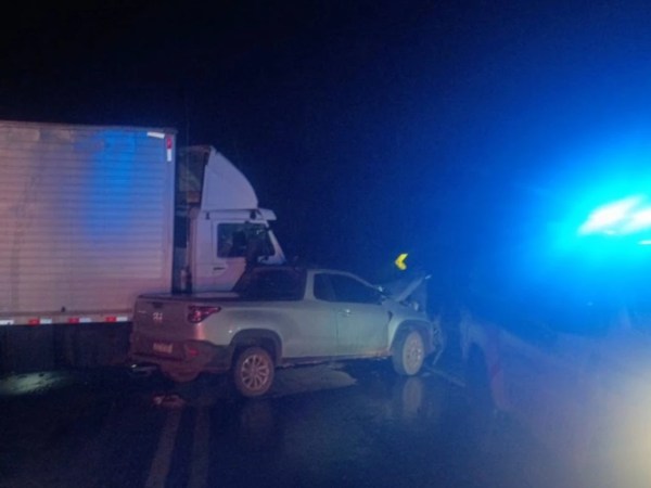 Aquaplanagem causa acidente com três veículos na BR-354