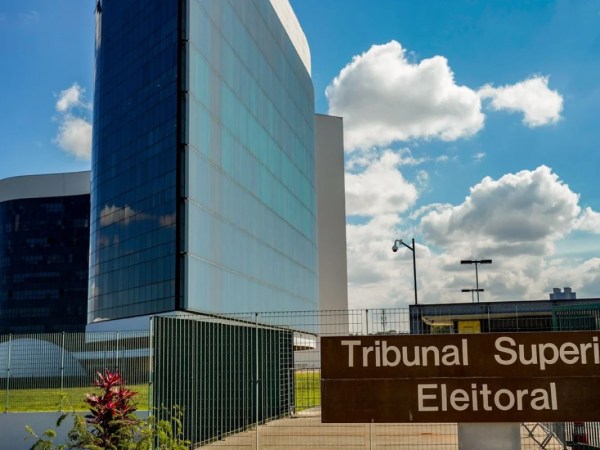 TSE recebe embaixadores nesta segunda para defender urna eletrônica