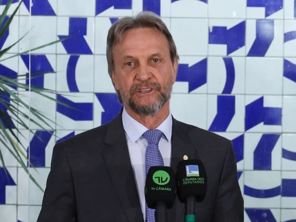 Líder do PT passa mal e Câmara suspende votações