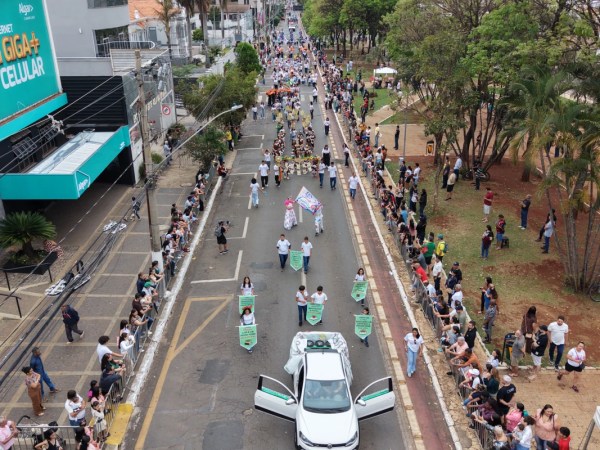 Independência do Brasil é comemorada com desfile na Getúlio Vargas