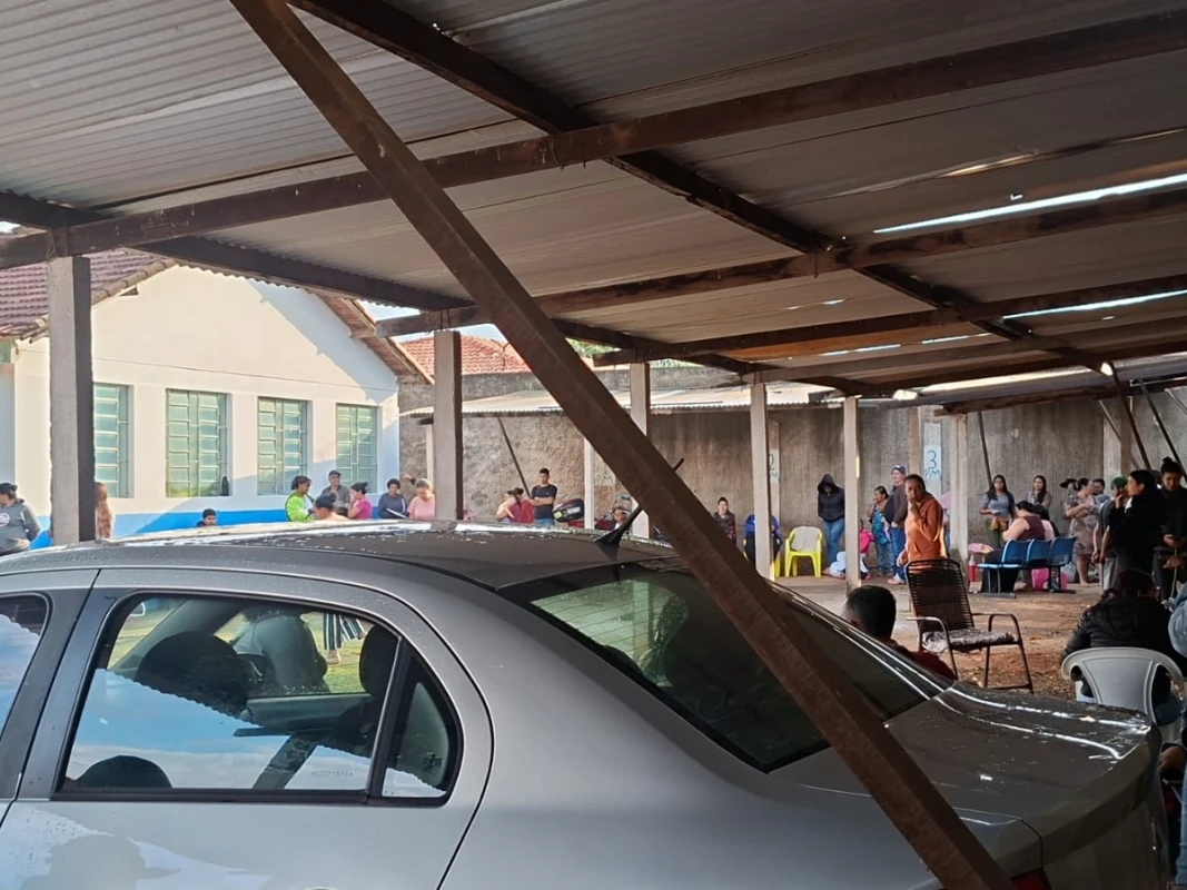 Fila por cadastro de moradias atravessa a madrugada no Cristavo