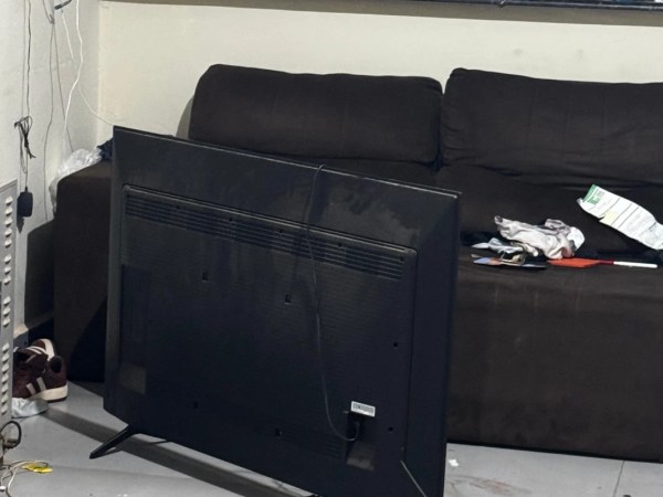 Mulher mata homem a facadas ao defender filho durante furto
