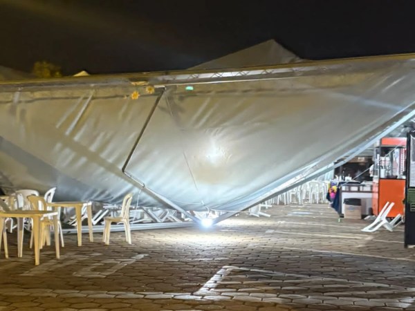 Ventos derrubam barracas de festa religiosa e deixam feridos