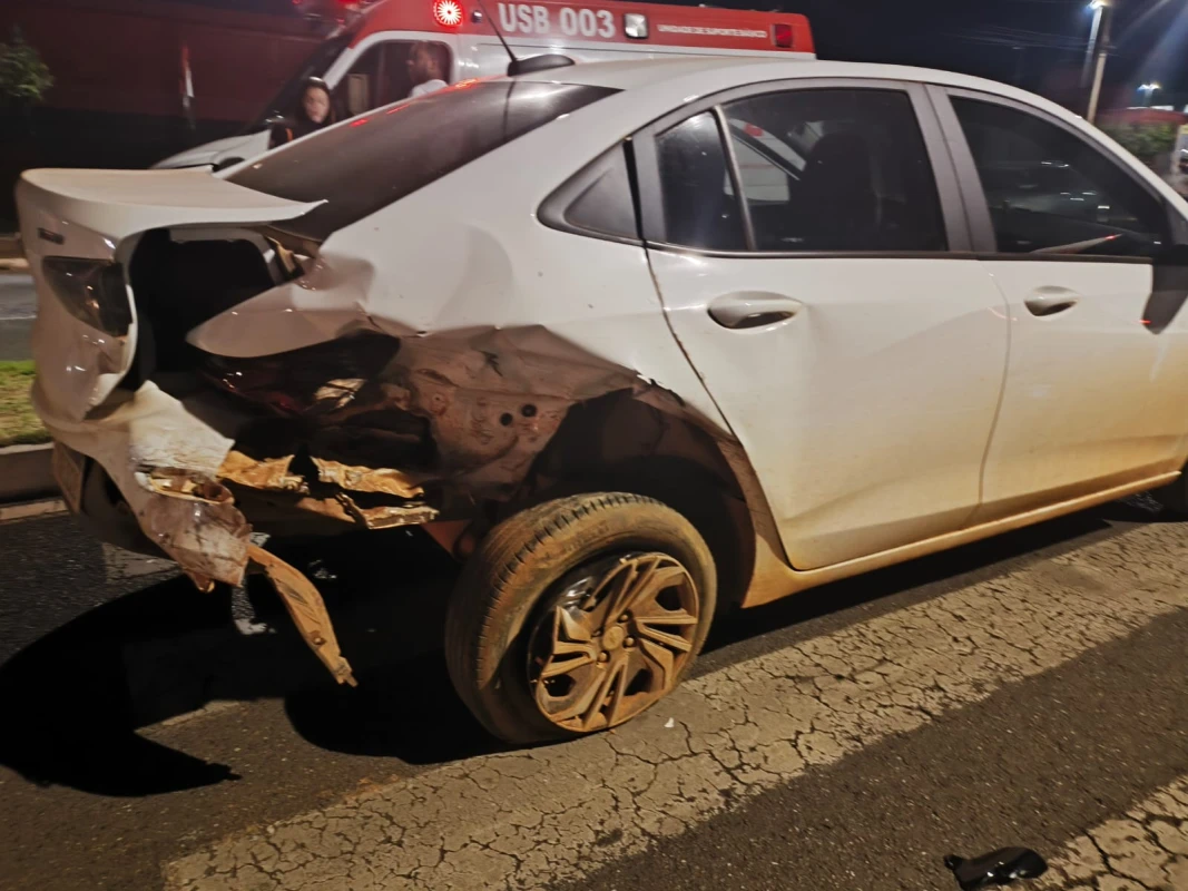 Mãe e filho ficam feridos em acidente na Avenida Marabá