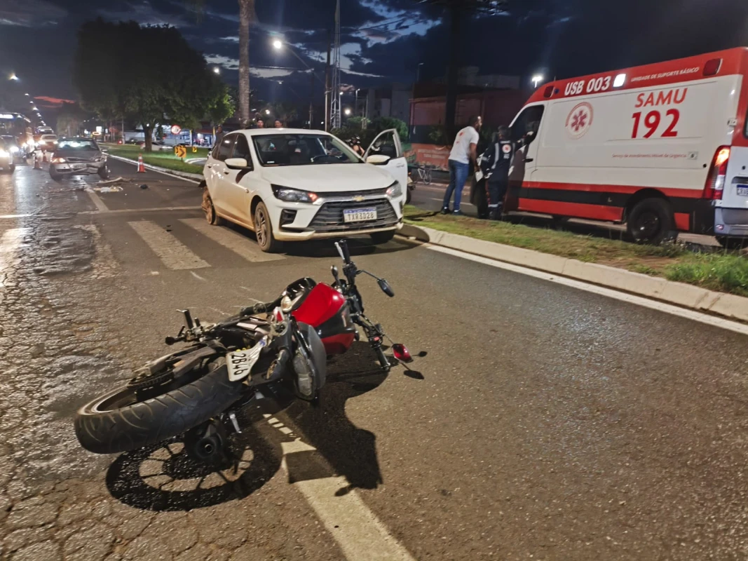 Mãe e filho ficam feridos em acidente na Avenida Marabá