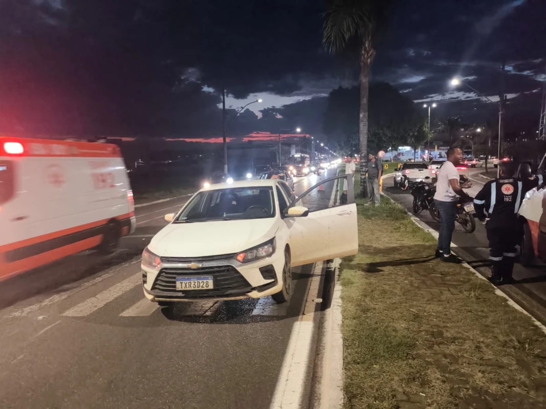 Mãe e filho ficam feridos em acidente na Avenida Marabá