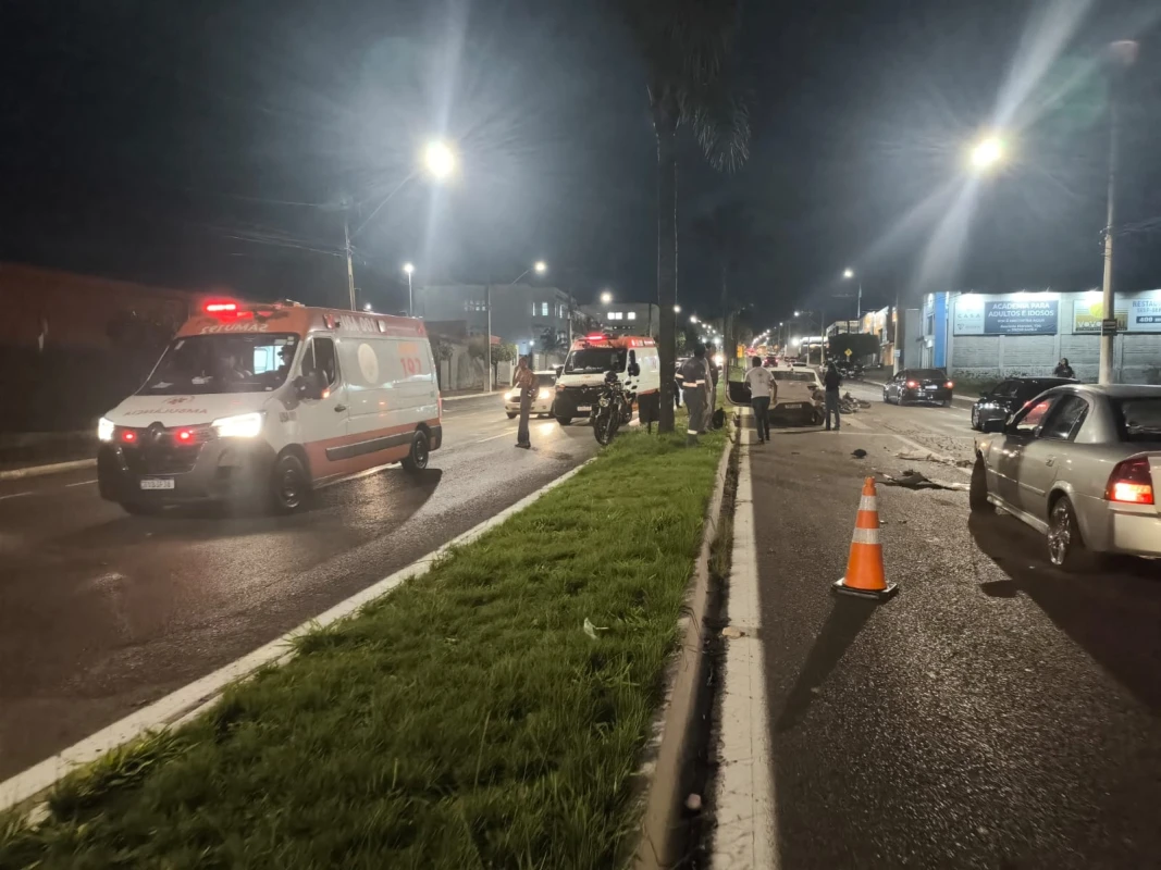 Mãe e filho ficam feridos em acidente na Avenida Marabá