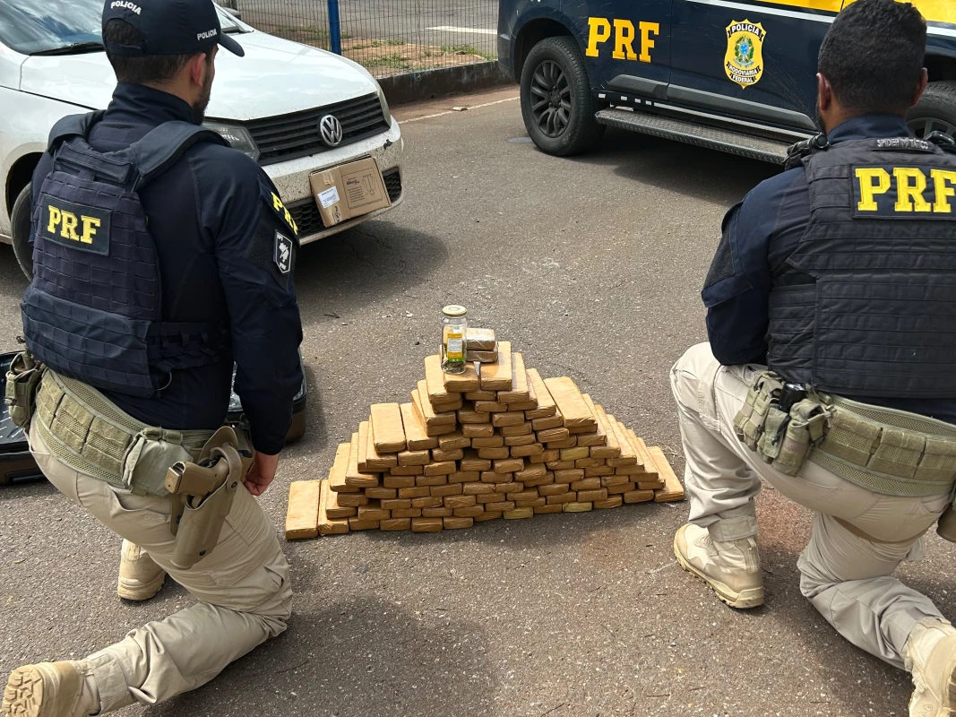 PRF apreende 94 tabletes de maconha após perseguição