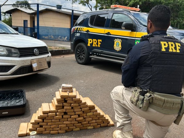 PRF apreende 94 tabletes de maconha após perseguição