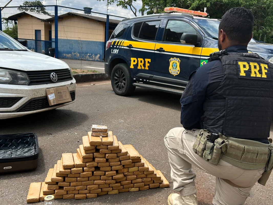 PRF apreende 94 tabletes de maconha após perseguição