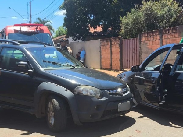 Motorista sem CNH fica ferido em colisão no Padre Eustáquio